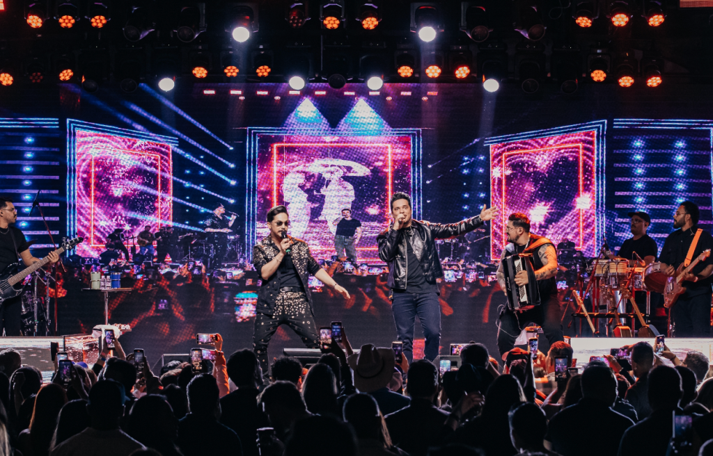 Kaique & Felipe levam “Origens” ao palco do Villa Country em estreia de nova turnê