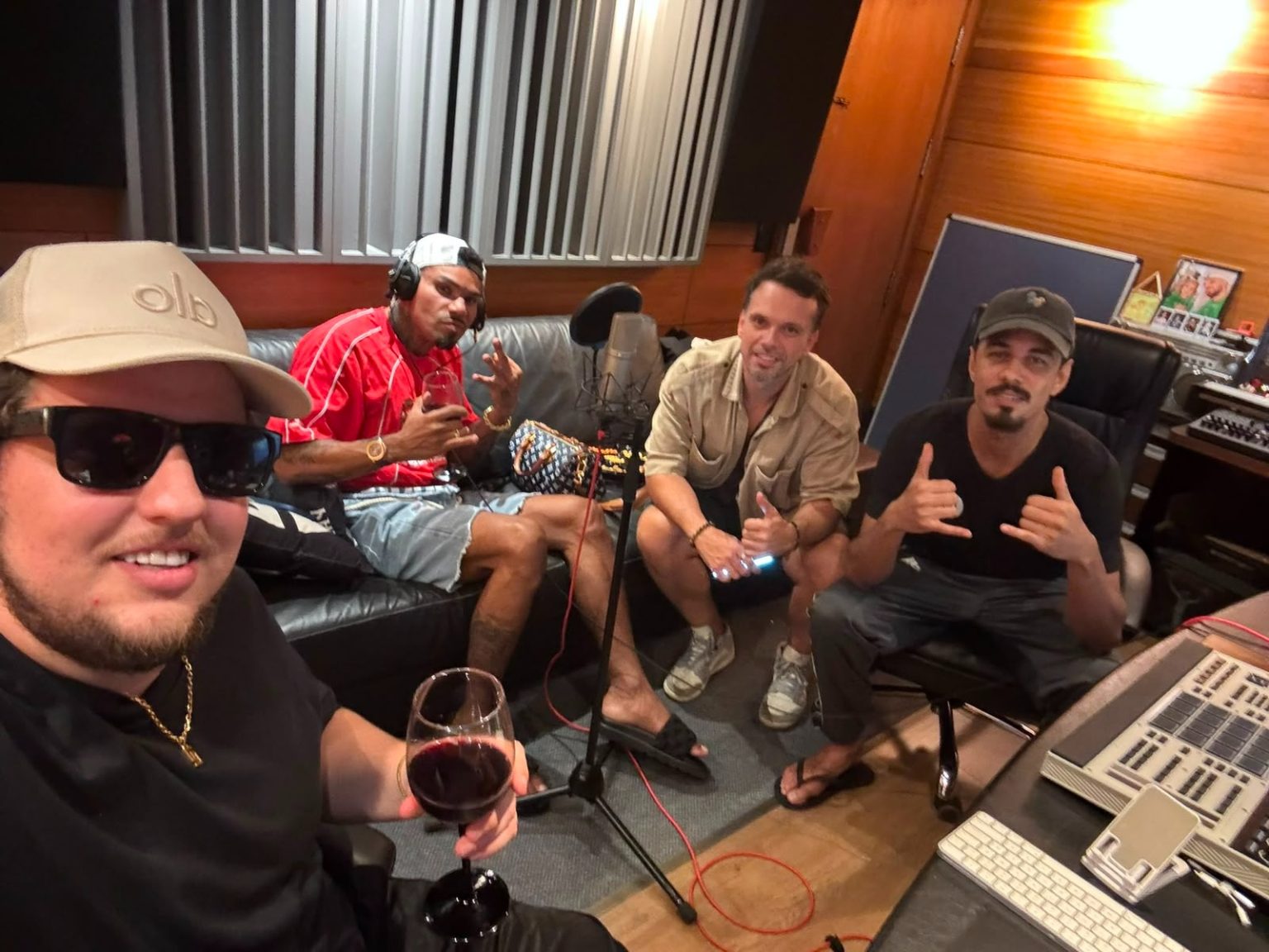 Naldo Benny e Papatinho estão entre os nomes confirmados no primeiro álbum de Carlean